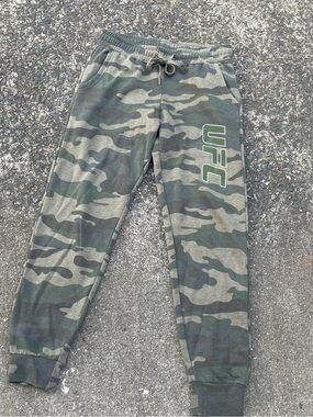 UFC small green camo sweatpants